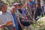 مسئولان جهاد کشاورزی استان و شهرستان دنا بخوانند/مسولی که نیاز کشاورزان روستا در اوایل فصل کشت را به پاییز فصل برداشت حواله کرده؟/