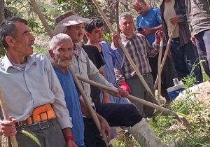 مسئولان جهاد کشاورزی استان و شهرستان دنا بخوانند/مسولی که نیاز کشاورزان روستا در اوایل فصل کشت را به پاییز فصل برداشت حواله کرده؟/