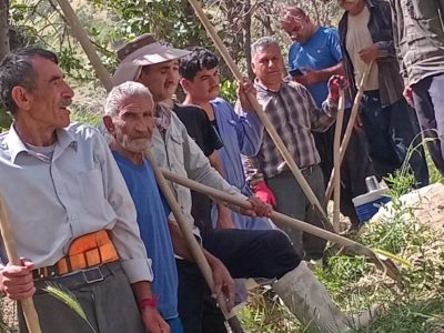 مسئولان جهاد کشاورزی استان و شهرستان دنا بخوانند/مسولی که نیاز کشاورزان روستا در اوایل فصل کشت را به پاییز فصل برداشت حواله کرده؟/
