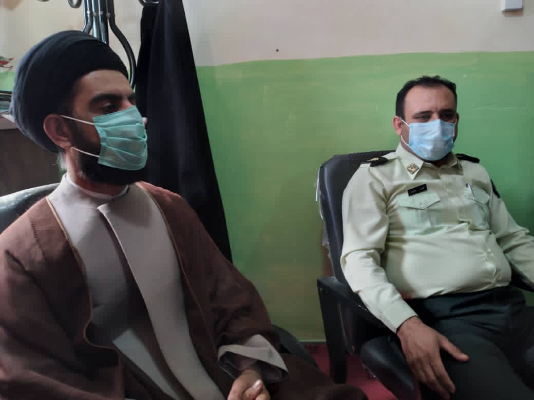 دیدار فرمانده و پرسنل نیروی انتظامی شهرستان بهمئی با امام جمعه شهر لیکک / حجت الاسلام افروغی: مردم فرهنگ غلط تیر اندازی در مراسمات را کنار بگذارند و با نیروی انتظامی همکاری کنند/ سرگرد جمشیدی: شهرستان بهمئی جزء شهرستان های نخبه استان کهگیلویه و بویراحمد است لازم است این فرهنگ غلط تیر اندازی در مراسمات را در سطح شهرستان اصلاح کنند / نیروی انتظامی یک نیروی خستگی ناپذیر و پا به کار در راستای وظایف محوله خود می باشد + جزئیات و تصاویر